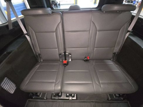 Certified 2023 Chevrolet Suburban Z71 w/ Luxury Package AWD/4WD image 12