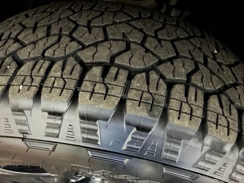 Used 2023 Chevrolet Silverado 1500 Custom image 13