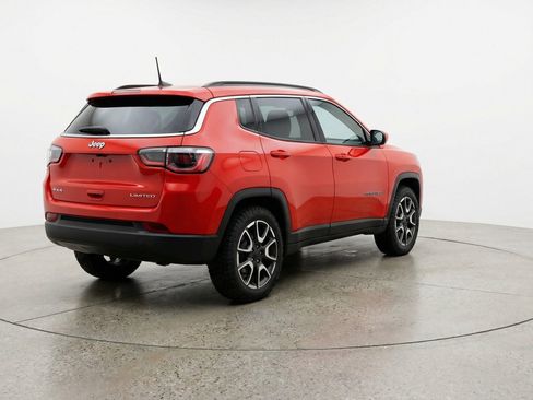 Used 2025 Jeep Compass Trailhawk AWD/4WD image 9