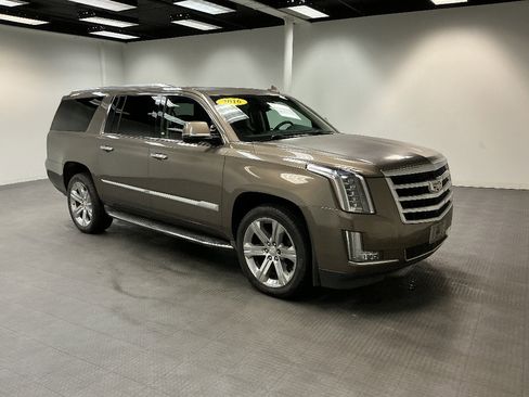 Used 2016 Cadillac Escalade ESV Luxury image 7