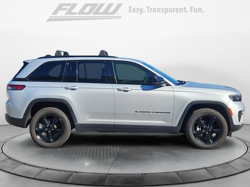 Used 2023 Jeep Grand Cherokee Altitude image 10