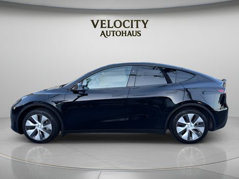 Used 2024 Tesla Model Y Long Range AWD/4WD image 4
