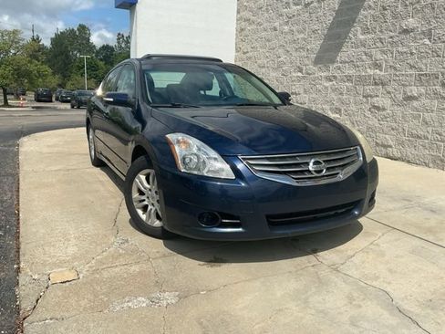 Used 2010 Nissan Altima 2.5 SL w/ SL Pkg FWD image 1