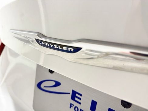 Used 2017 Chrysler 200 Limited Platinum w/ Comfort & Convenience Group image 29