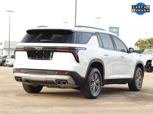 Used 2025 Chevrolet Traverse LT w/ Driver Confidence Package FWD image 7