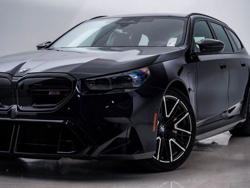 Used 2025 BMW M5 Touring w/ M Driver's Package image 2