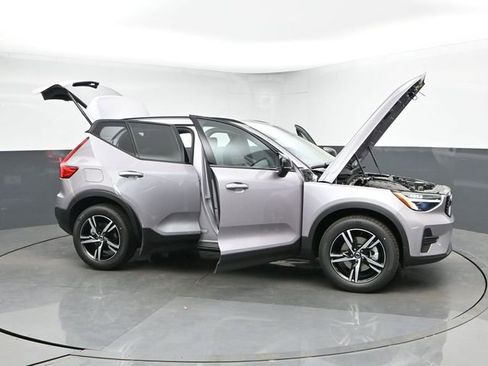 New 2026 Volvo XC40 B4 Core w/ Climate Package FWD image 51