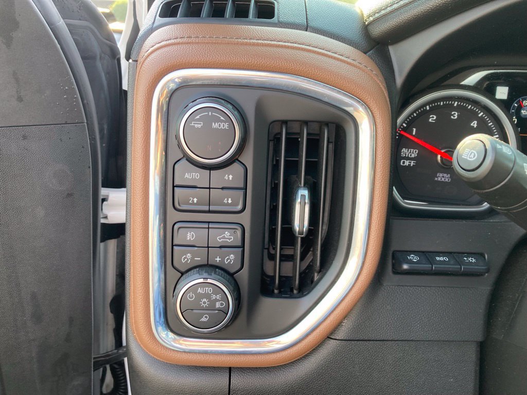 Used 2021 Chevrolet Silverado 1500 High Country w/ Technology Package AWD/4WD image 19