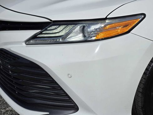 Used 2018 Toyota Camry XLE FWD image 9