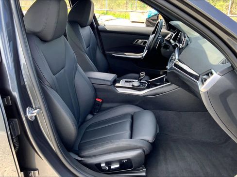 Used 2019 BMW 330i xDrive 330i xDrive w/ Driving Assistance Package image 9