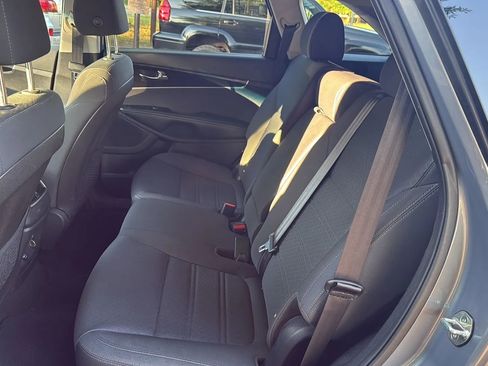 Used 2020 Kia Sorento LX AWD/4WD image 16