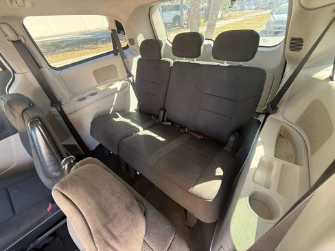 Used 2010 Dodge Grand Caravan SXT image 9