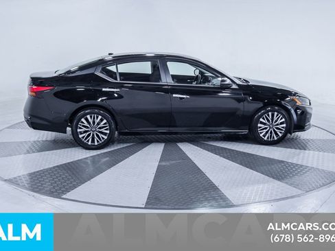 Used 2025 Nissan Altima 2.5 SV FWD image 11
