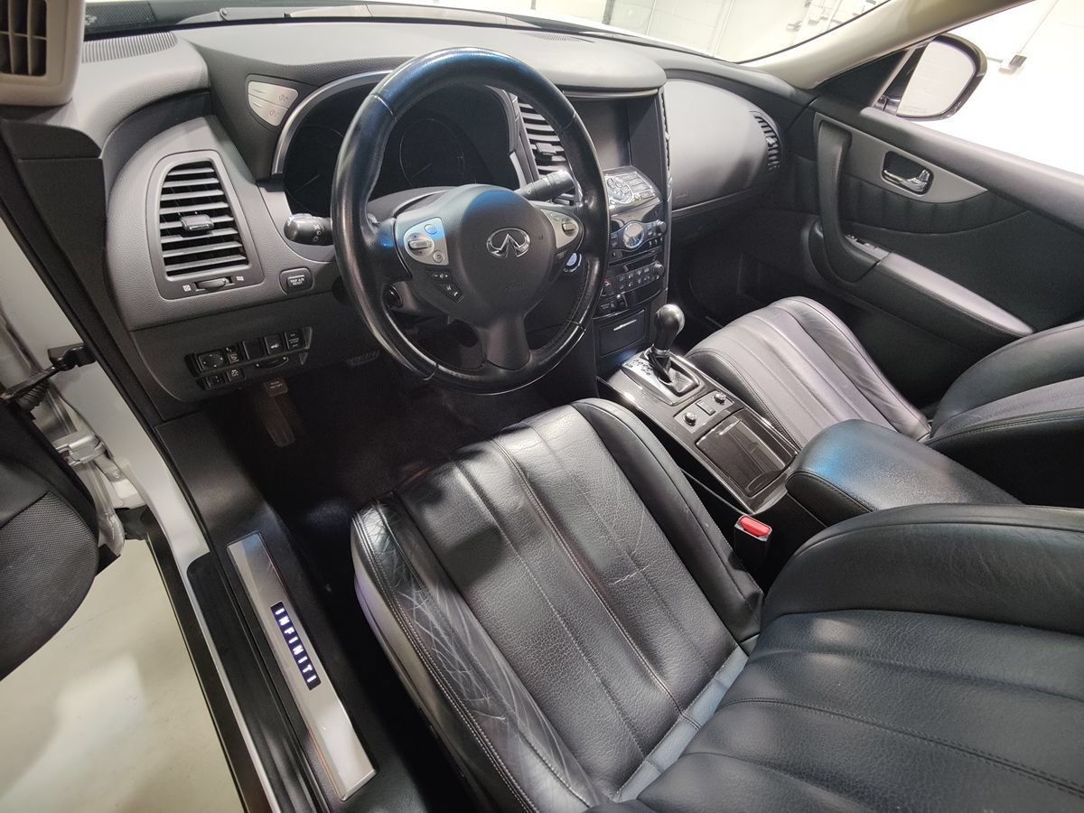 Used 2013 INFINITI FX37 AWD w/ Premium Pkg image 26