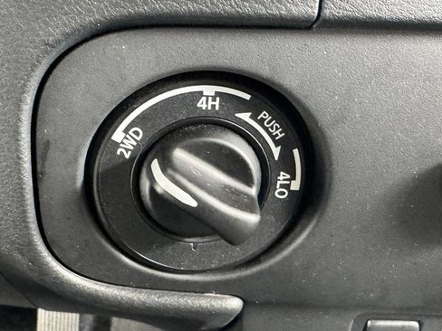 Certified 2025 Nissan Frontier SV AWD/4WD image 22