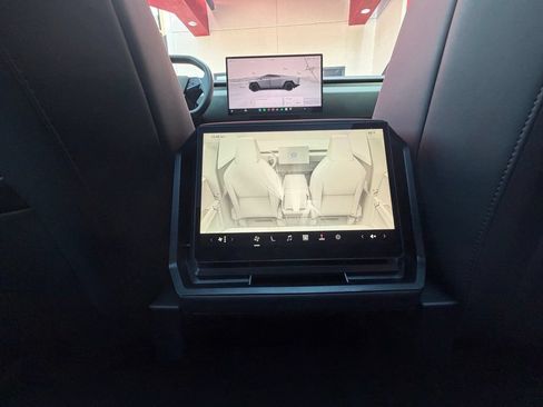 Used 2024 Tesla Cybertruck AWD Crew Cab image 27