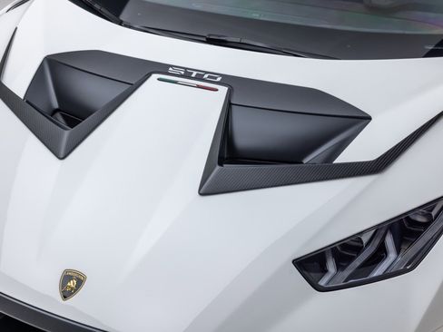 Used 2022 Lamborghini Huracan STO image 26