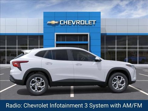 New 2026 Chevrolet Trax LS w/ LS Convenience Package FWD image 5