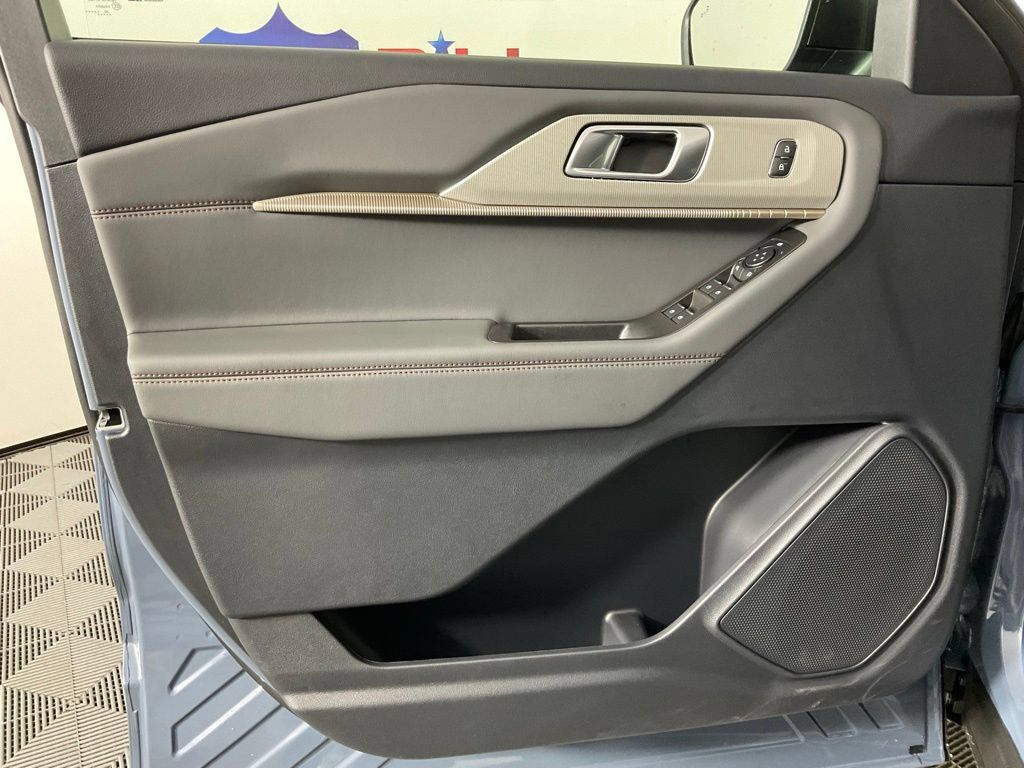 New 2027 Ford Explorer Active w/ Active Comfort Package RWD image 11