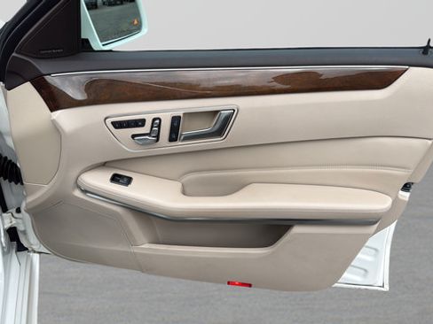 Used 2014 Mercedes-Benz E 350 Sedan image 25