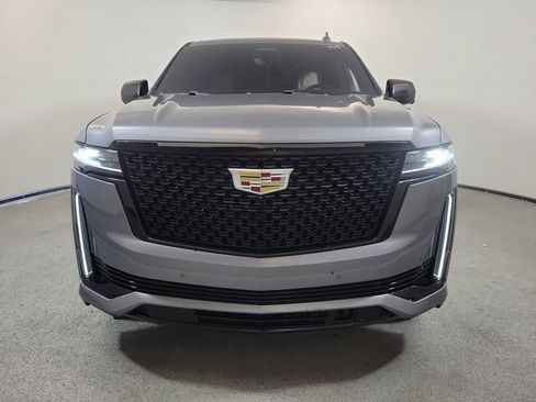 Used 2022 Cadillac Escalade Premium Luxury AWD/4WD image 2