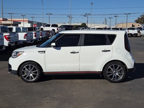 Used 2019 Kia Soul ! w/ Technology Package image 2