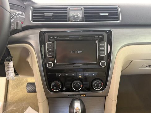 Used 2014 Volkswagen Passat 2.5 SE FWD image 19