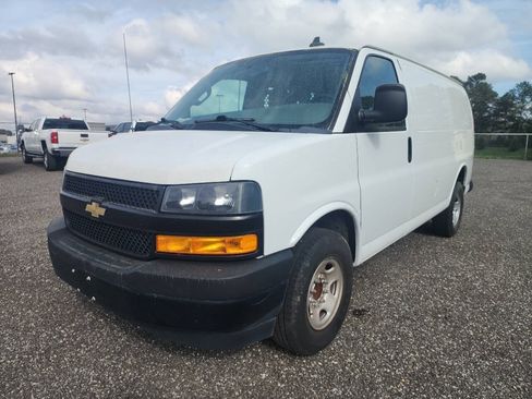 Used 2022 Chevrolet Express 2500 w/ Driver Convenience Package RWD image 3
