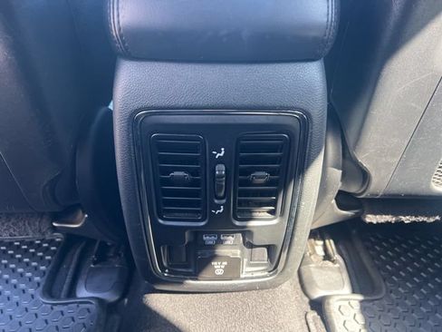 Used 2020 Jeep Grand Cherokee Limited AWD/4WD image 18