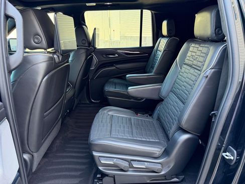 Used 2023 Cadillac Escalade ESV Sport Platinum w/ LPO, ONYX Package AWD/4WD image 22