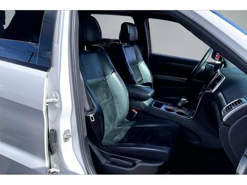 Used 2018 Jeep Grand Cherokee Altitude image 28