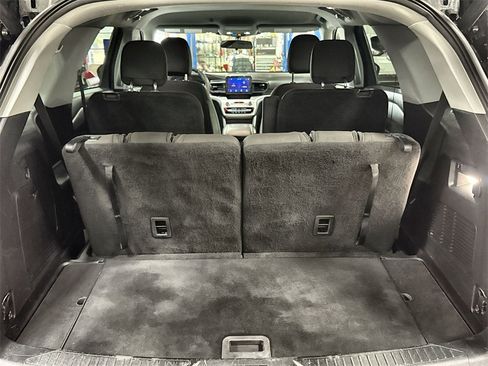 Used 2022 Ford Explorer XLT image 28