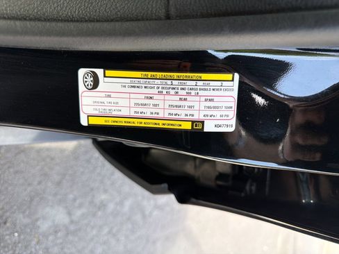Used 2019 Jeep Cherokee Latitude Plus w/ Cold Weather Group AWD/4WD image 14