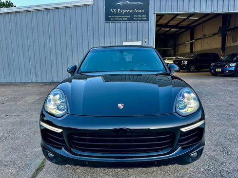 Used 2018 Porsche Cayenne AWD/4WD image 2