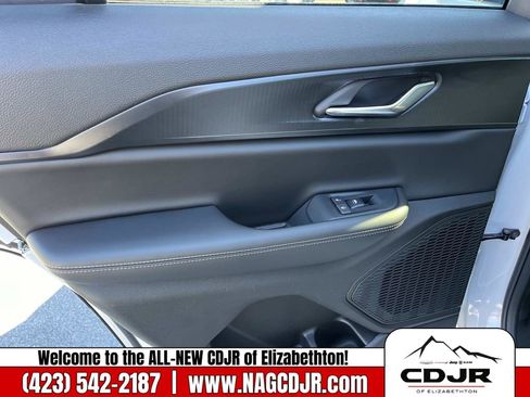 New 2025 Jeep Grand Cherokee Laredo image 16