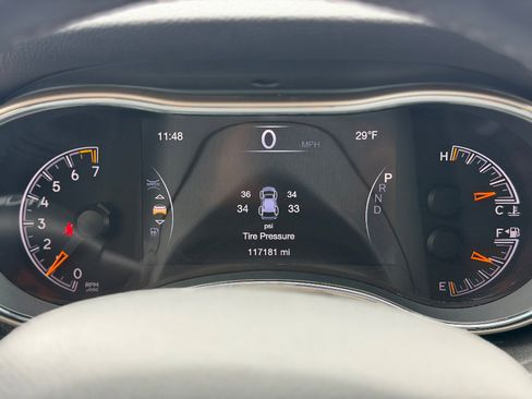 Used 2017 Jeep Grand Cherokee Laredo image 6