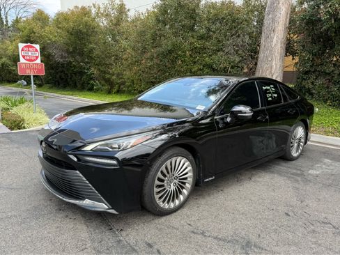 Used 2023 Toyota Mirai RWD image 2