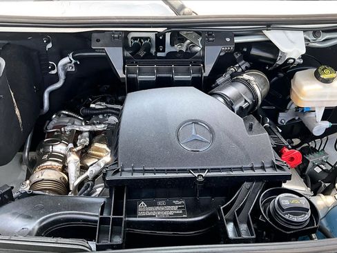 Used 2024 Mercedes-Benz Sprinter 2500 image 35