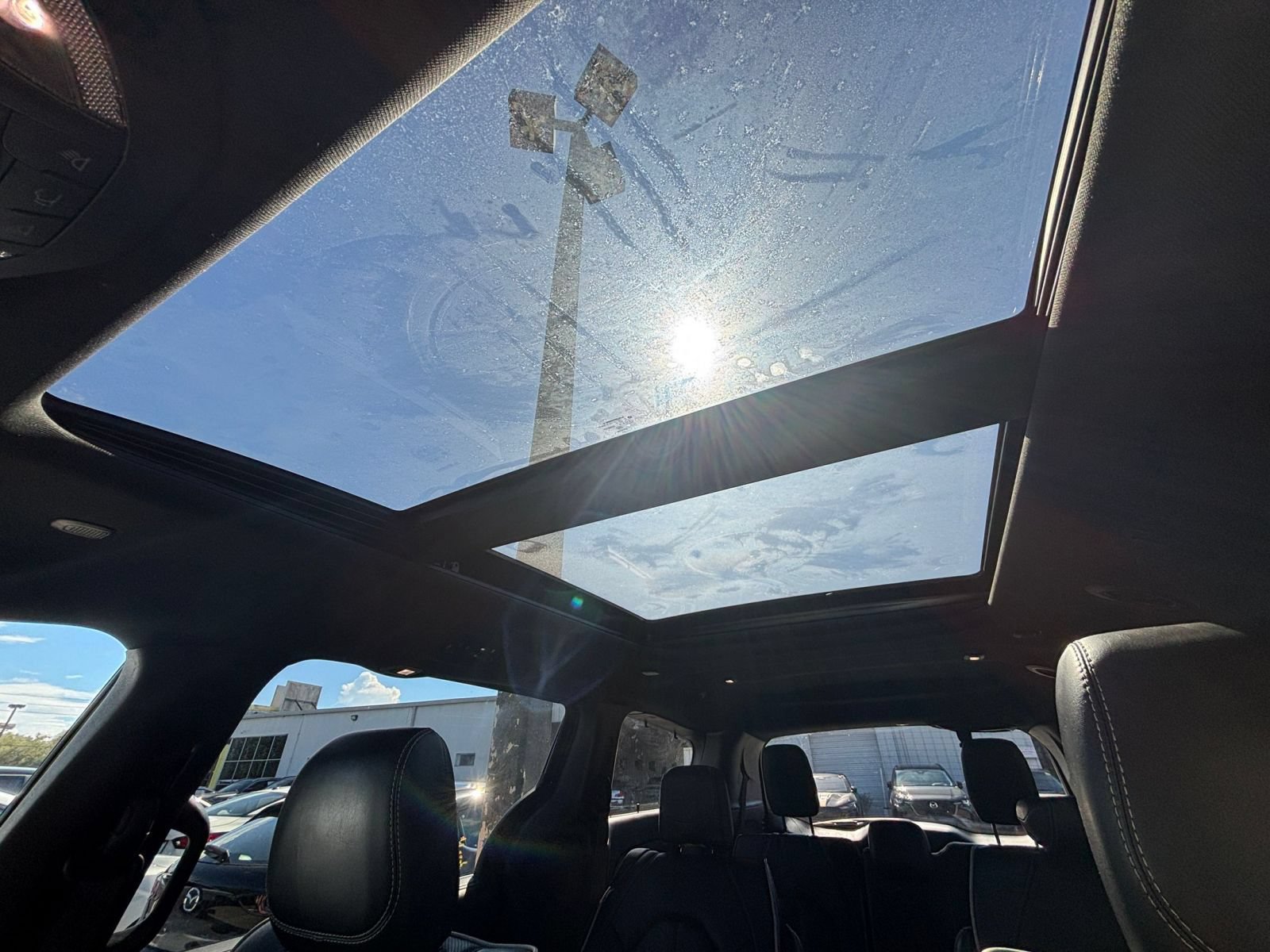 Used 2025 Chrysler Pacifica Limited FWD image 31