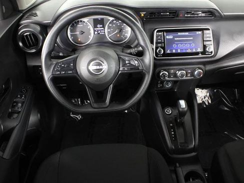 Certified 2025 Nissan Kicks Play S image 7
