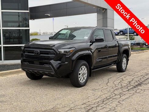 Used 2024 Toyota Tacoma SR5 AWD/4WD image 7