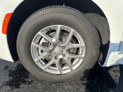 New 2026 Chrysler Pacifica Select image 26