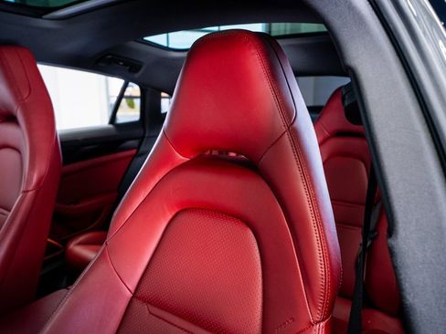 Used 2021 Porsche Panamera 4 image 39