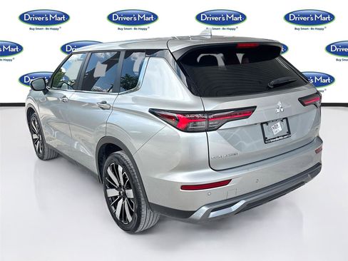 Used 2025 Mitsubishi Outlander SE FWD image 5