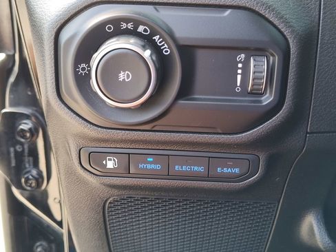 Used 2023 Jeep Wrangler Unlimited Sahara w/ Cold Weather Group AWD/4WD image 23