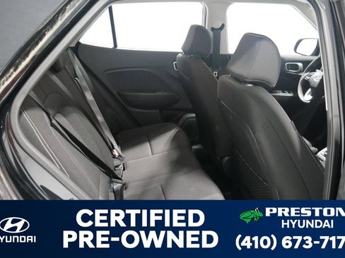 Used 2020 Hyundai Venue SEL image 17
