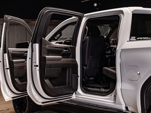 Used 2025 GMC Sierra 1500 AT4 w/ AT4 Premium Package image 31