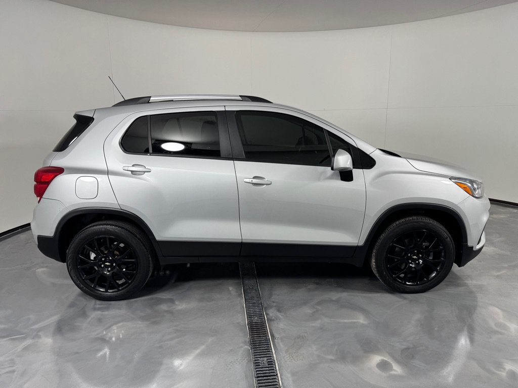 Used 2022 Chevrolet Trax LT w/ Driver Confidence Package AWD/4WD image 4
