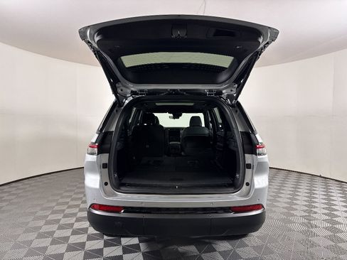 New 2025 Jeep Grand Cherokee L Limited w/ Black Appearance Package image 10