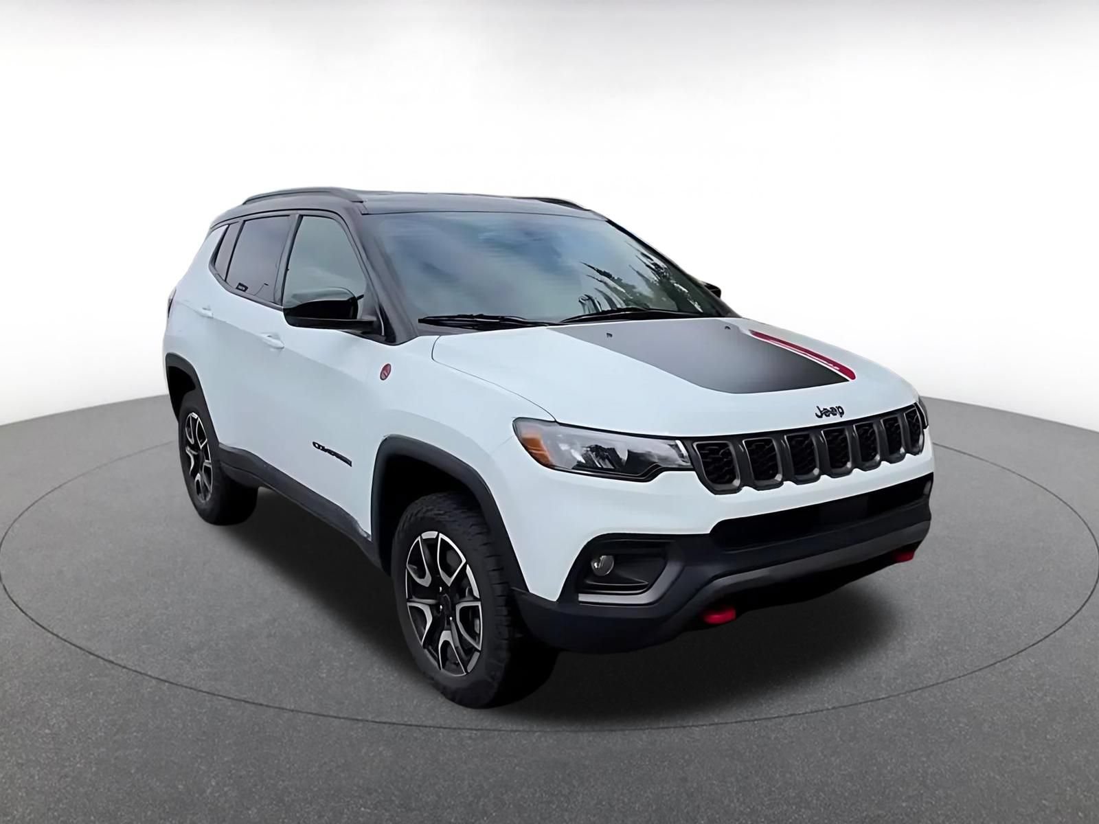 Used 2025 Jeep Compass Trailhawk AWD/4WD image 3